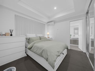 33A Stroughton Road, Westminster