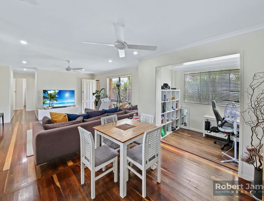 Tidy home in great location. image 9