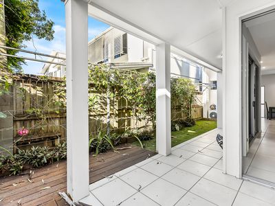 4 / 5 Sovereign Street, Indooroopilly