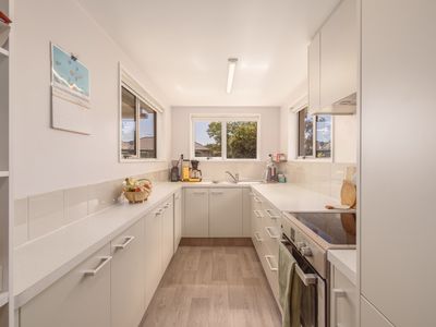 6 Laing Crescent, Heathcote Valley