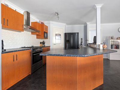 7 Riseberry Way, Somerville