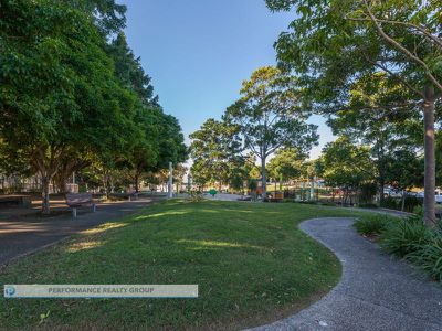 57 Laughlen Chase, Pacific Pines