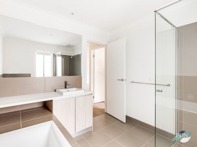 4 / 2 Frederick Court, Werribee
