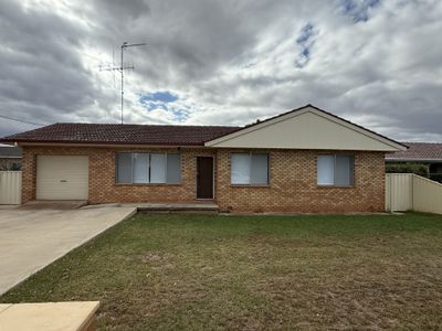 50 Brolgan Road, Parkes