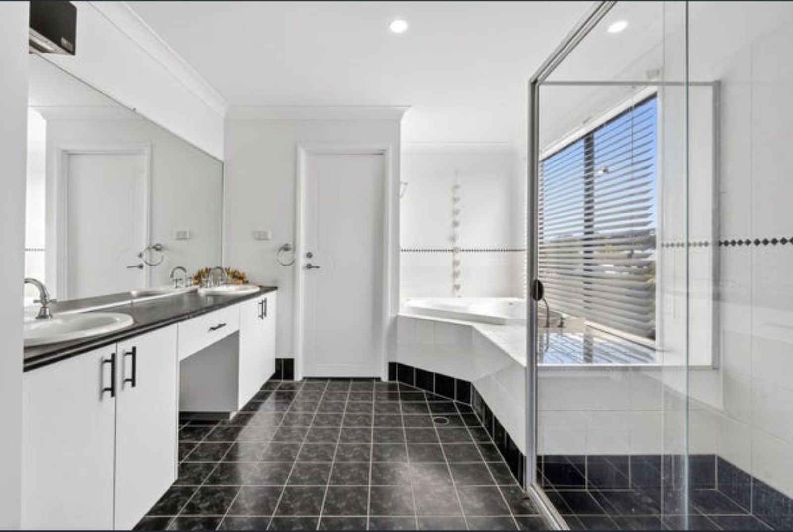 Photo 11 of 14, 48 Mossman Way, Sandstone Point