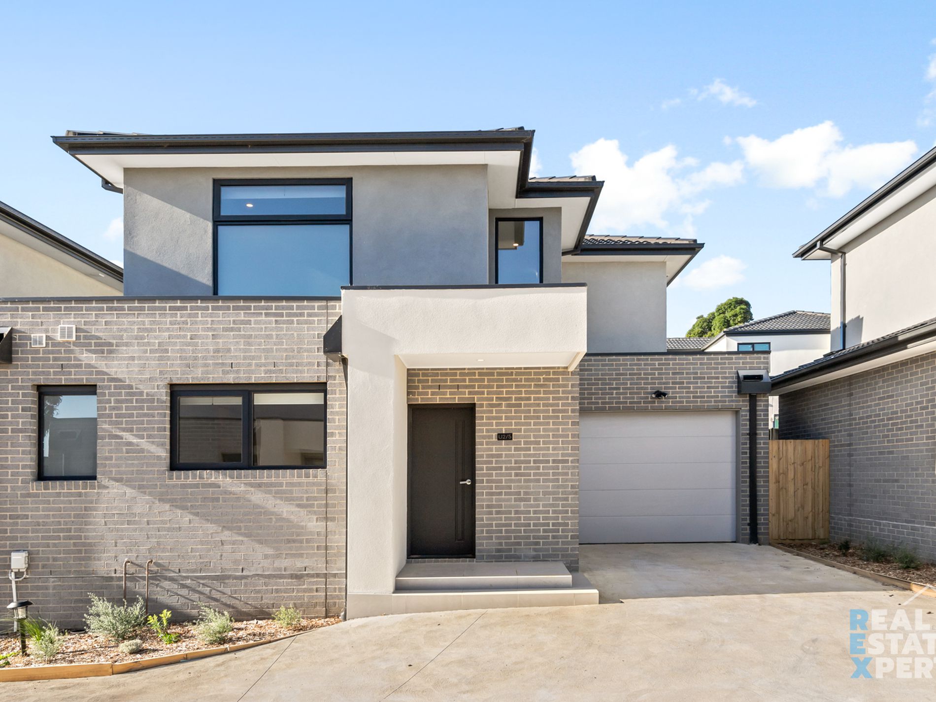 2 / 5 Sylvanwood Crescent, Narre Warren