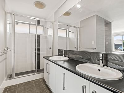 19 Calamocha Way, Piara Waters