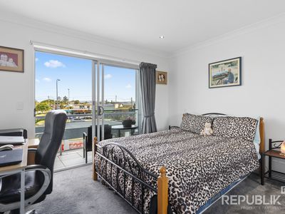 9 / 161 Marine Parade, Southport