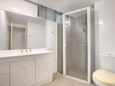 17/186 Lake St, Cairns North