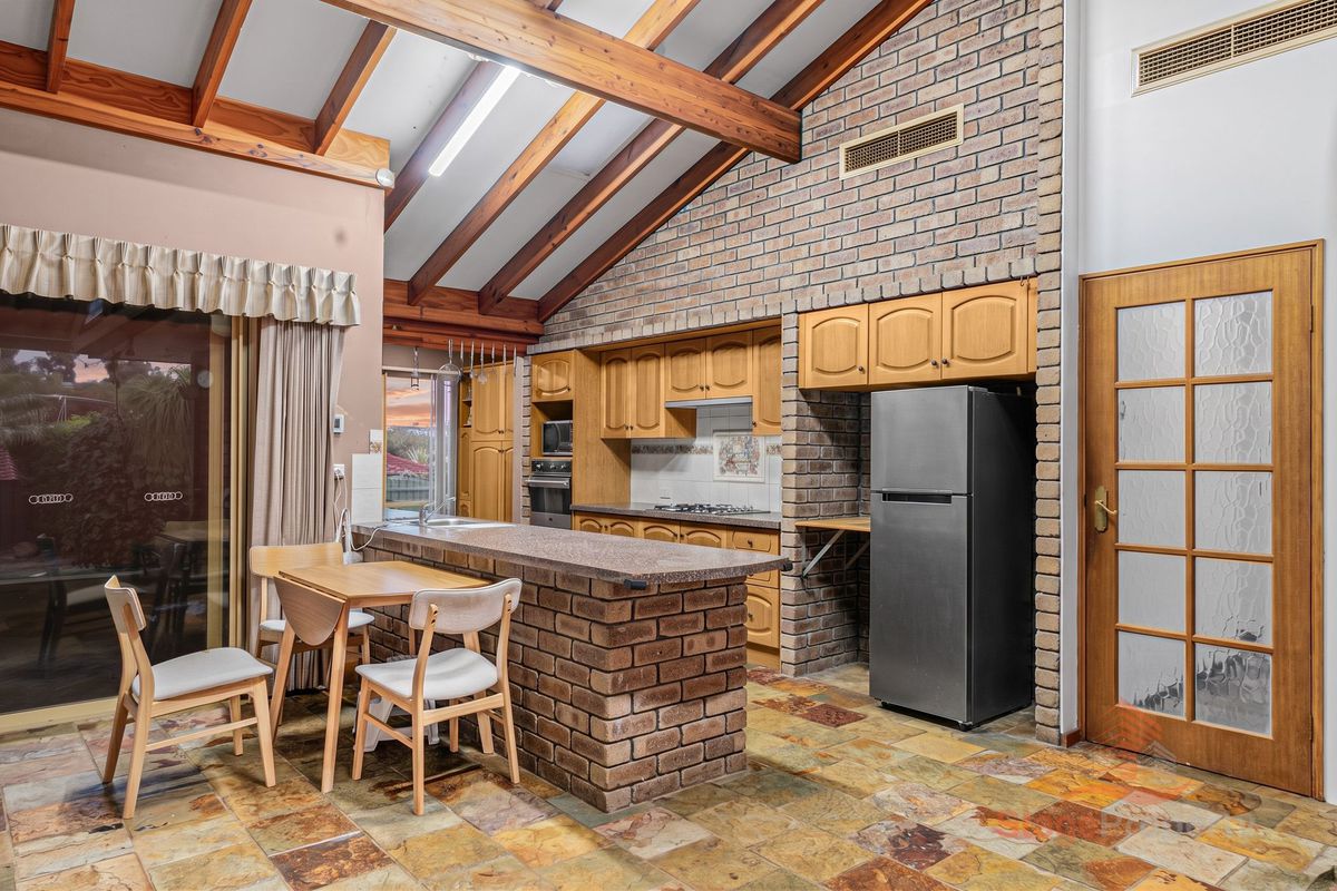 33 Taronga Drive, Kelmscott