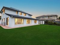 1 Connah Crescent, Carindale