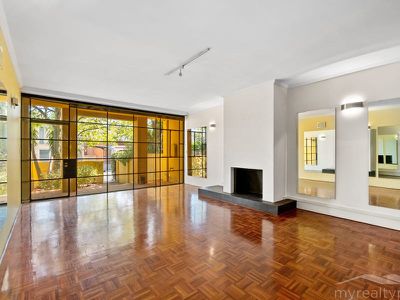 6 Robinson Ave, Perth