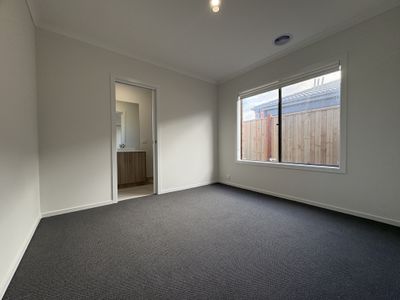 17 Shiraz Avenue, Fraser Rise