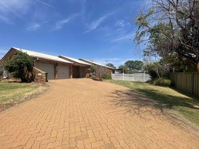14 Eden Park Avenue, Dubbo