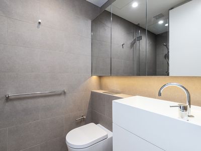 1913 / 70 Southbank Boulevard, Southbank