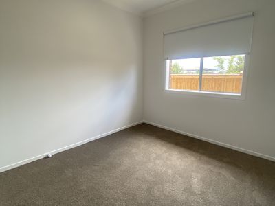 1 Shanti Circuit, Werribee