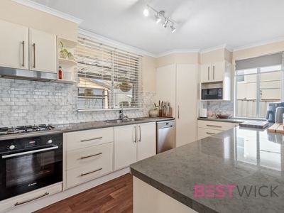 6 Slim Street, West Bathurst