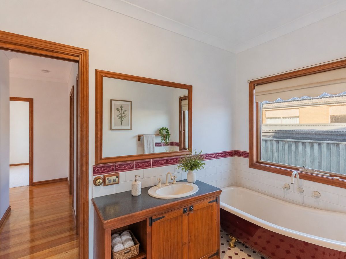 10 Alice Court, Officer