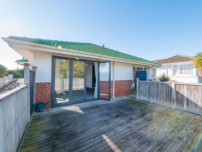83 Easther Crescent, Kew