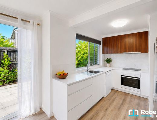 Townhouse in the heart of Coolum Beach image 5 Townhouse in the heart of Coolum Beach image 5