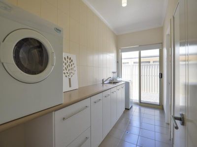 17 Riseberry Way, Somerville