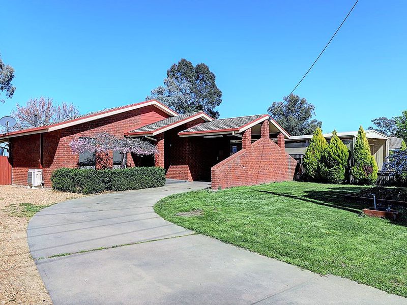 11 WENHAMS LANE, Wangaratta