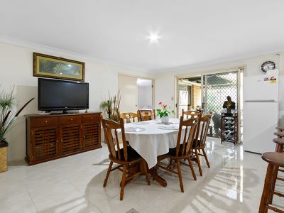 4 Oakmont Ave, Oxley