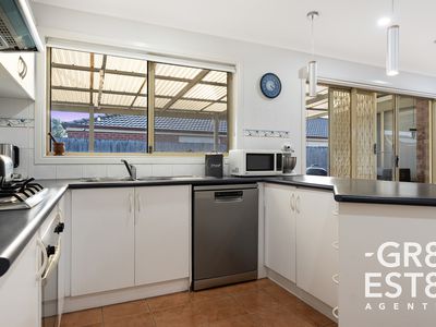 13 Bookham Way, Cranbourne West