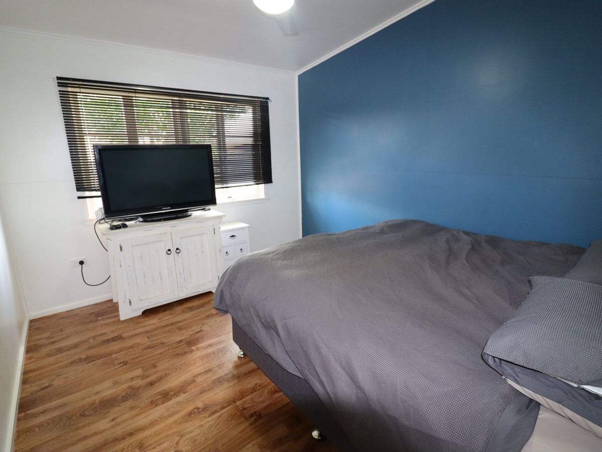 36 Planet Avenue, Atherton