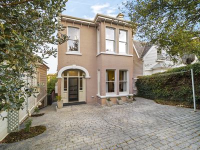 81 Manor Place, Dunedin Central