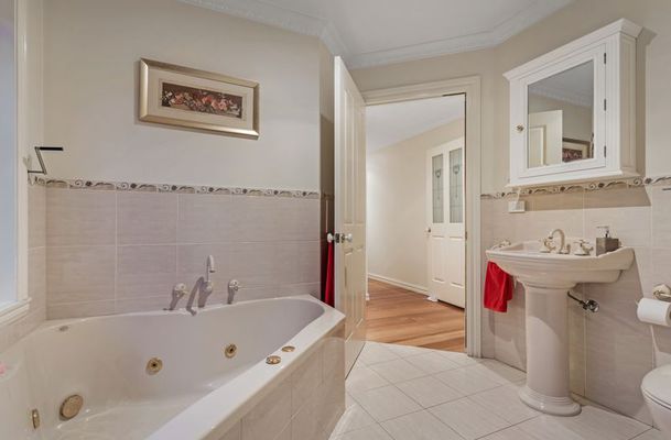 20 Rylandes Drive, Gladstone Park