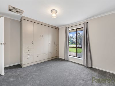 20 Warburton Drive, Woodcroft