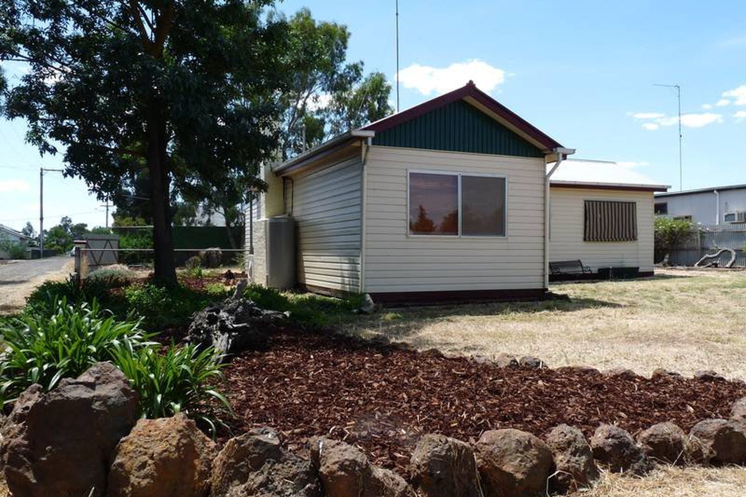 2 Bradshaw Street, Horsham