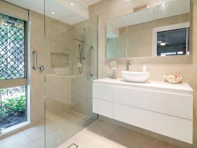 8 Brushwood Drive, Parkwood