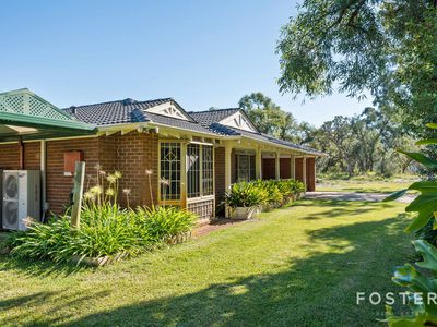 18 Britton Place, Wandi