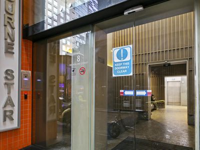 2501 / 8 Sutherland Street, Melbourne