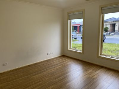 5 Barmera Way, Truganina