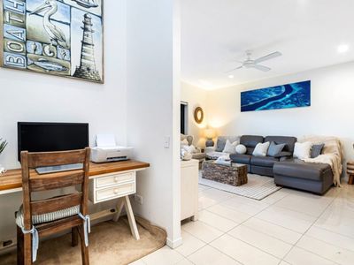 7 Marina Court, Hope Island