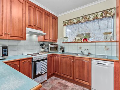 11 Ireland, Millicent