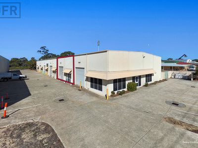 2/235 Barrington Street, Bibra Lake