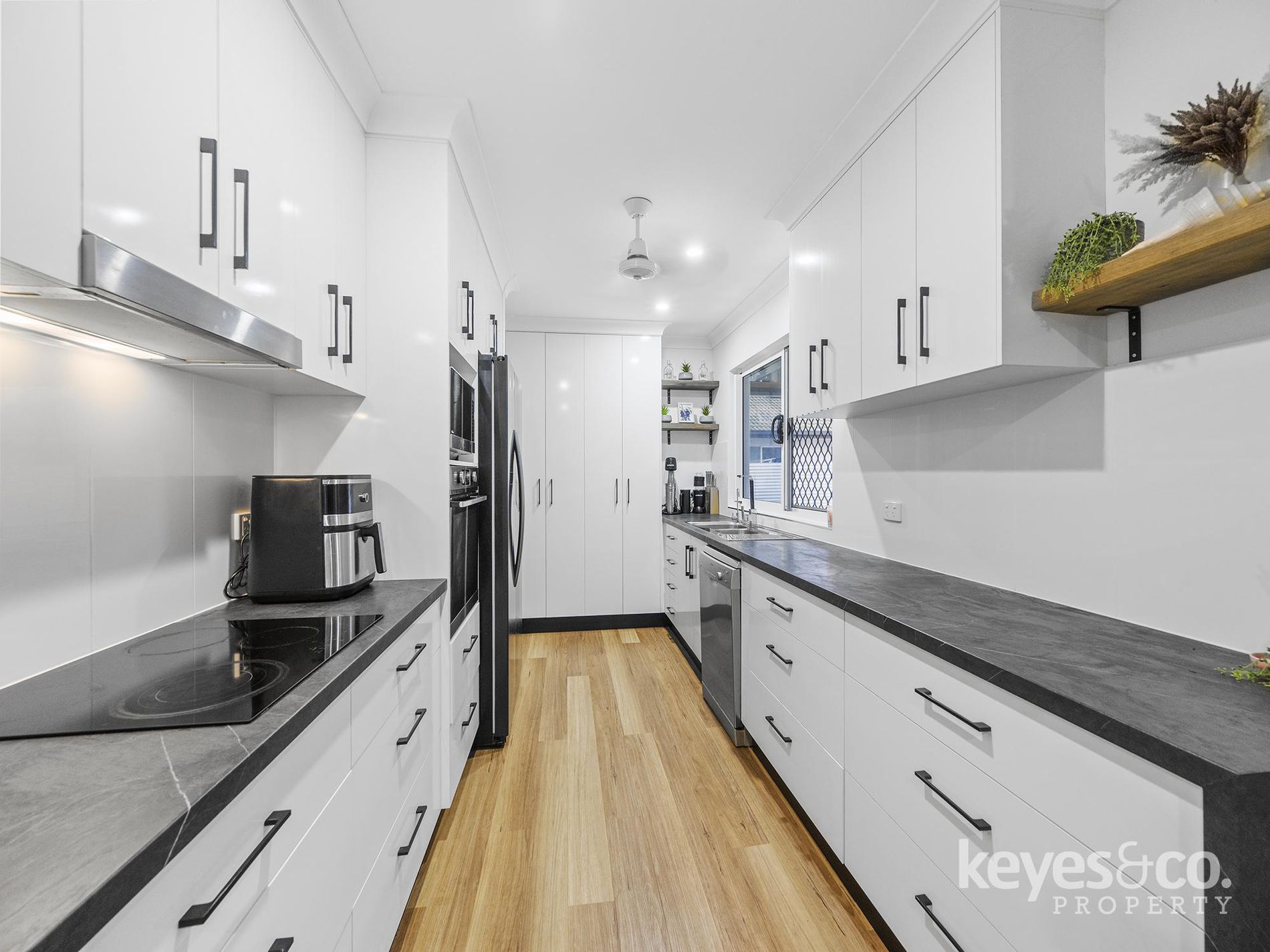 5 La Trobe Close, Douglas