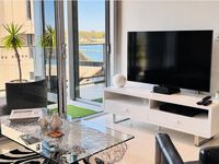 Promenade 4018 / 37 Harbour Road, Hamilton