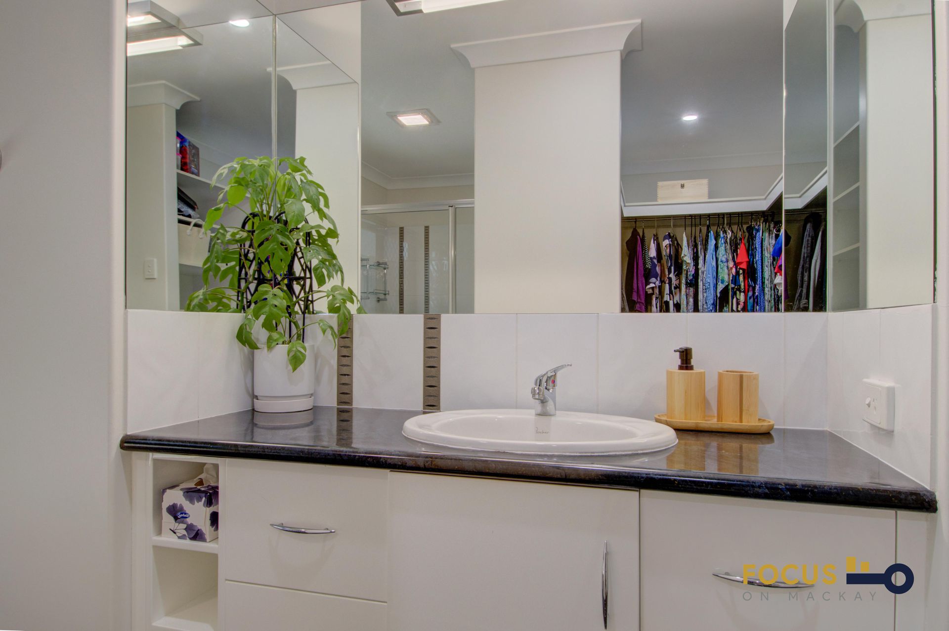 1 Gingham Street, Glenella