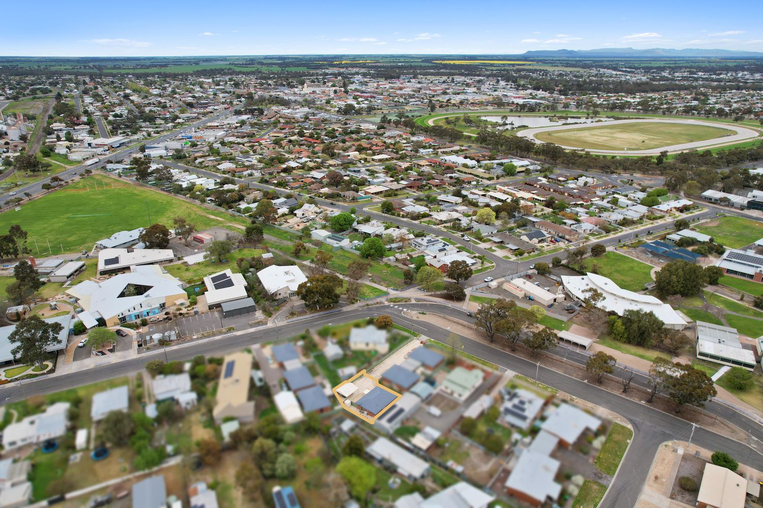 3 / 4 Remlaw Road, Horsham