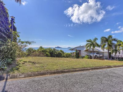 5 Blackcurrant Drive, Hideaway Bay