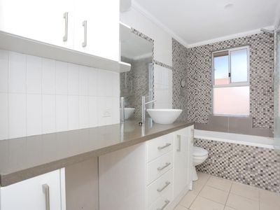 7 / 79 Raleigh Road, Maribyrnong