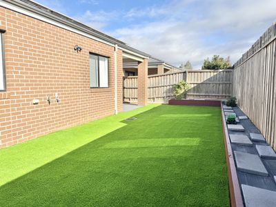 33 Rosewater Street, Manor Lakes