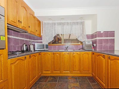4 Charinga Drive, Werribee