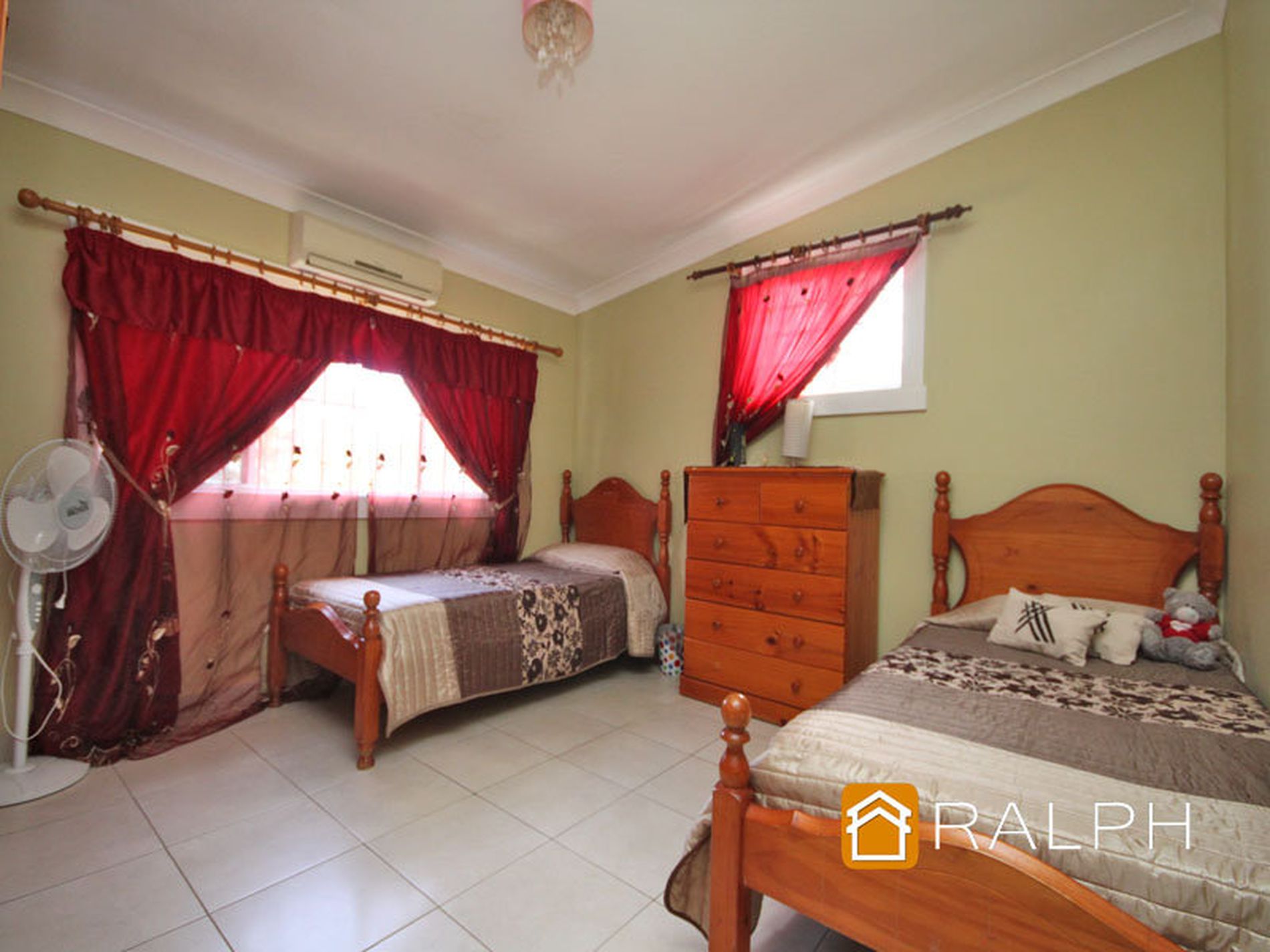 64 Canarys Road, Roselands