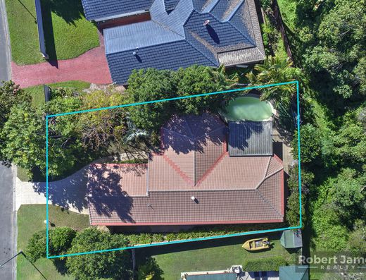 5 BEDROOM HOME WITH PARK RESERVE BACKDROP image 24